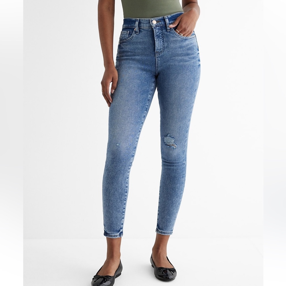 ~* HOST PICK *~ Express Mid Rise Medium Wash Ripped Skinny Blue Jeans